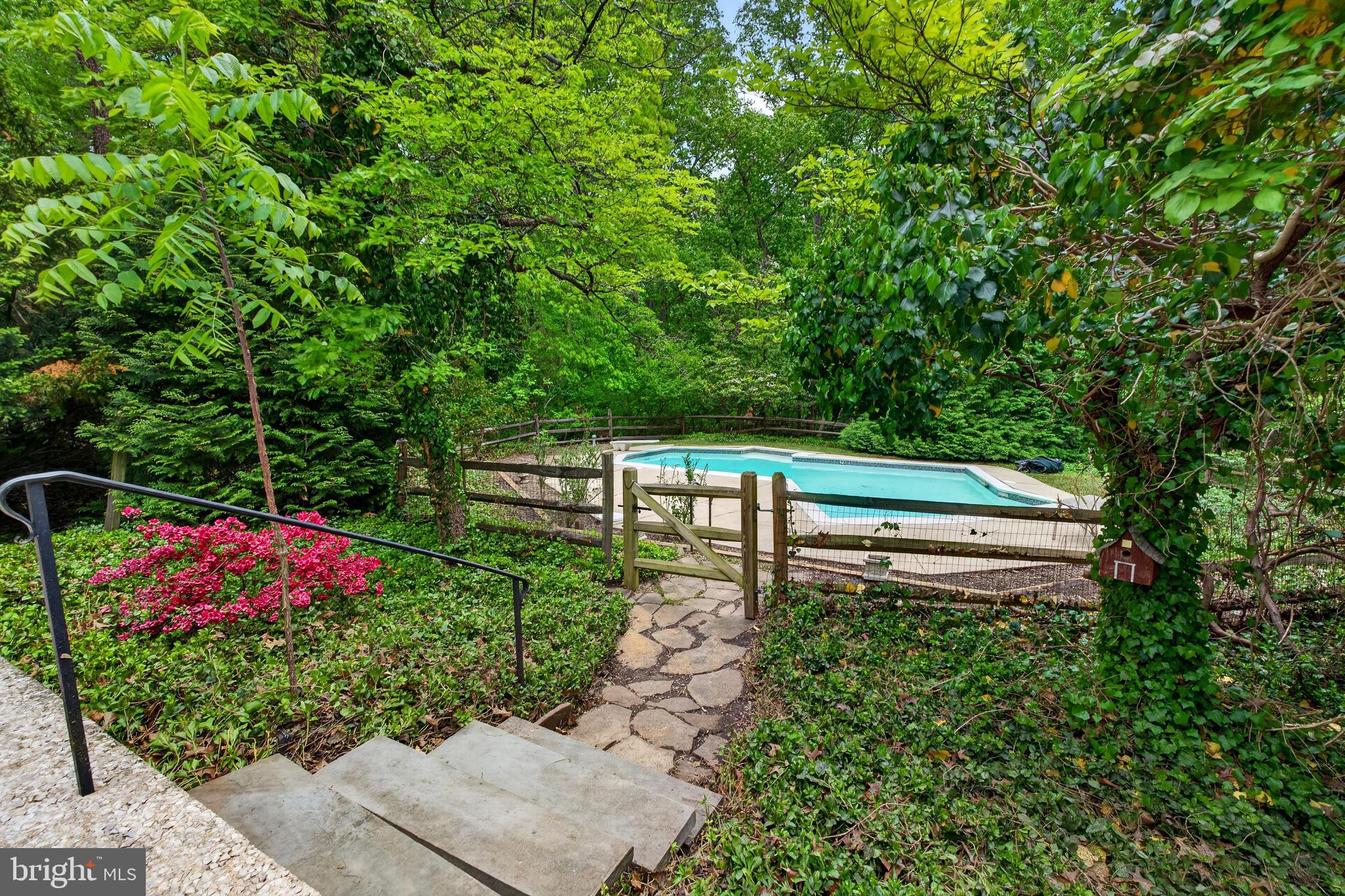 17201 Whiteley Road Monkton, MD 21111 - Photo 38 of 47 a backyard of a house with lots of green space and fountain