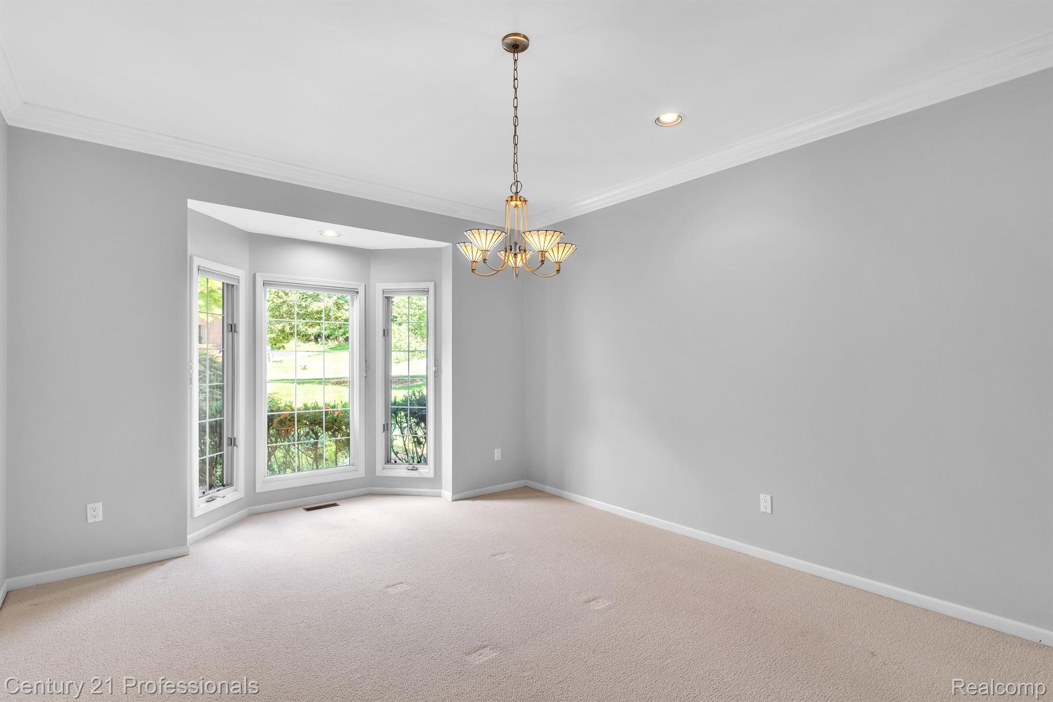 1691 Spring Creek Drive Rochester, MI 48306 - Photo 12 of 78