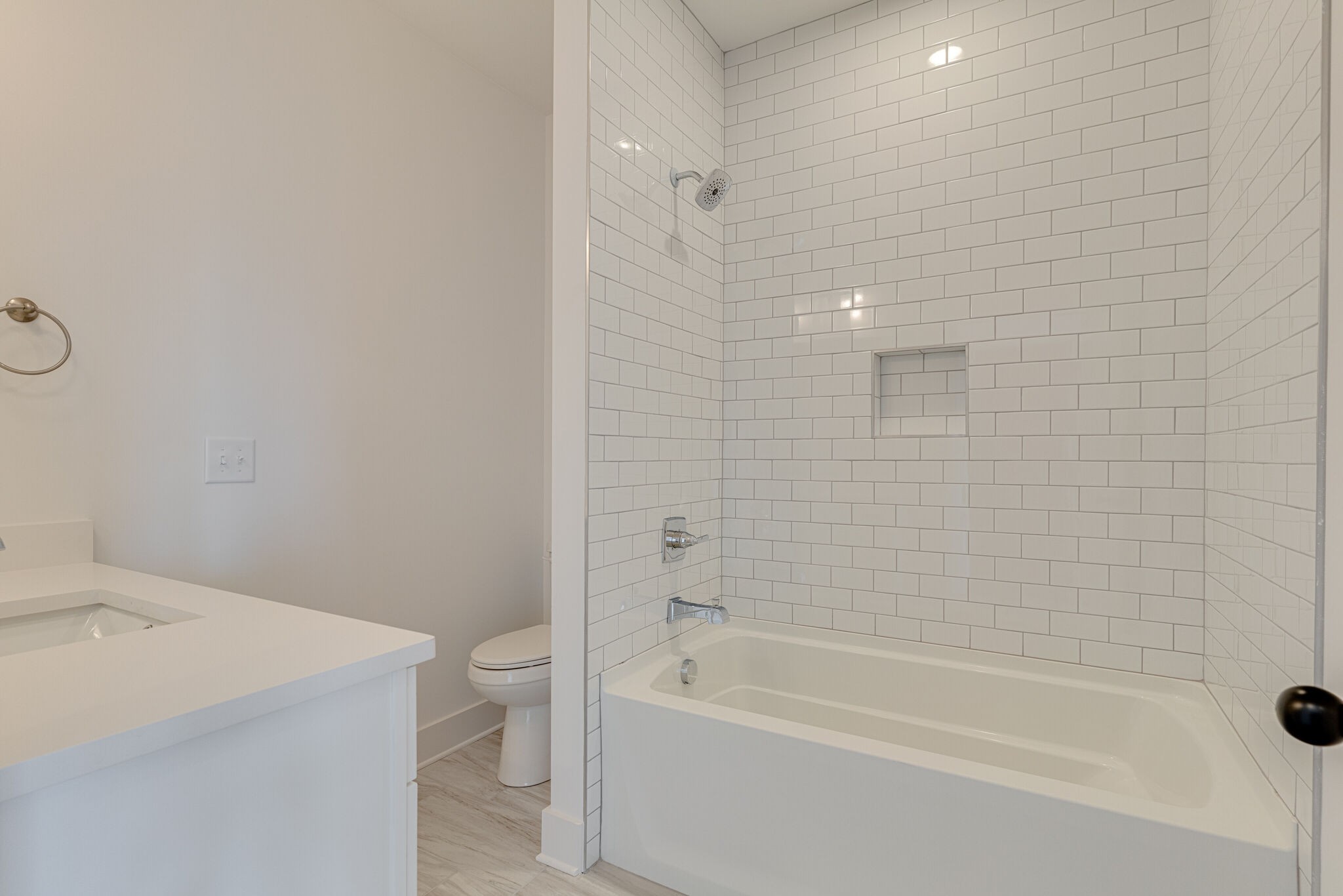 1205 Apache Lane Madison, TN 37115 - Photo 21 of 34 a bathroom with a bathtub and toilet