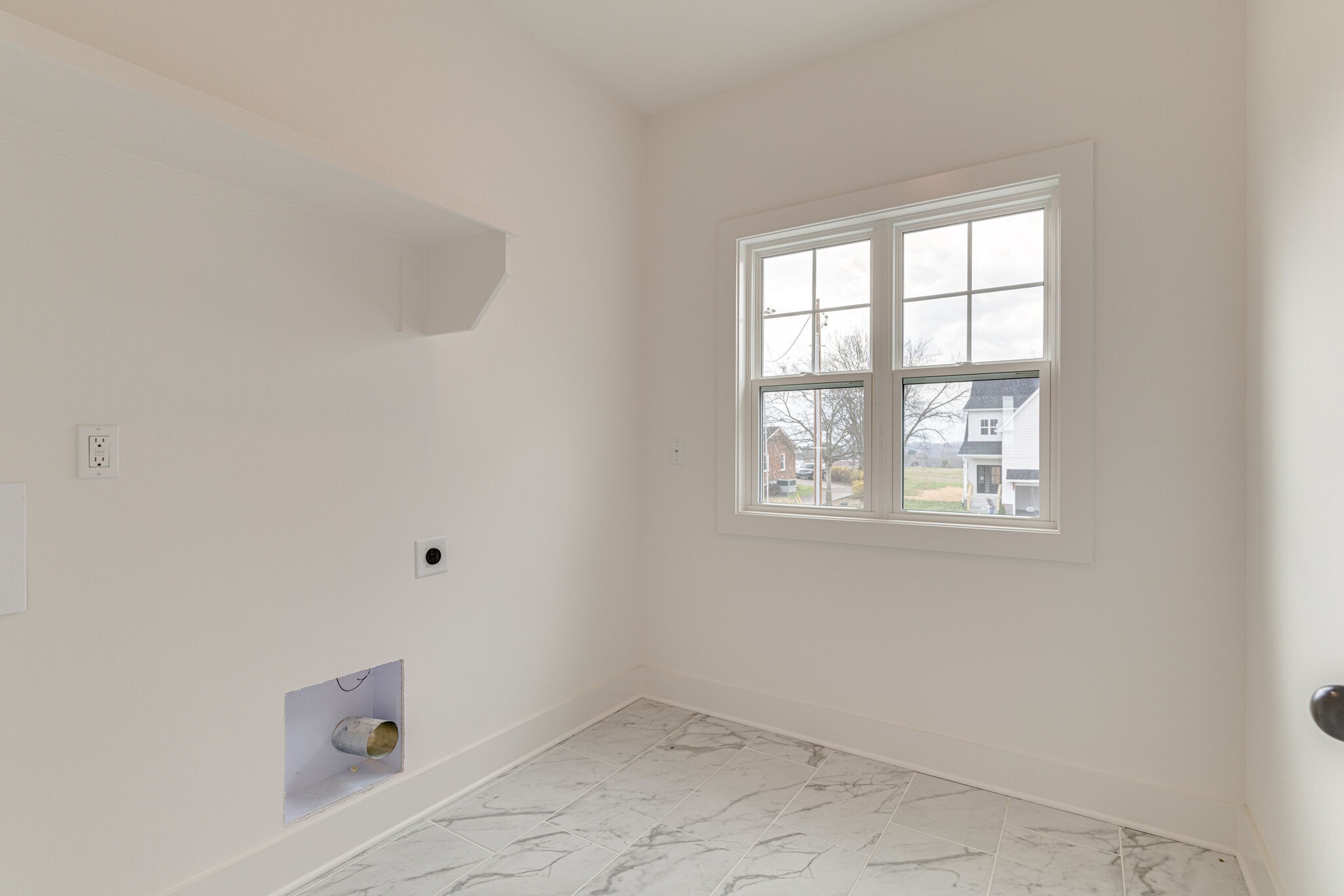 1205 Apache Lane Madison, TN 37115 - Photo 27 of 34 an empty room with a window