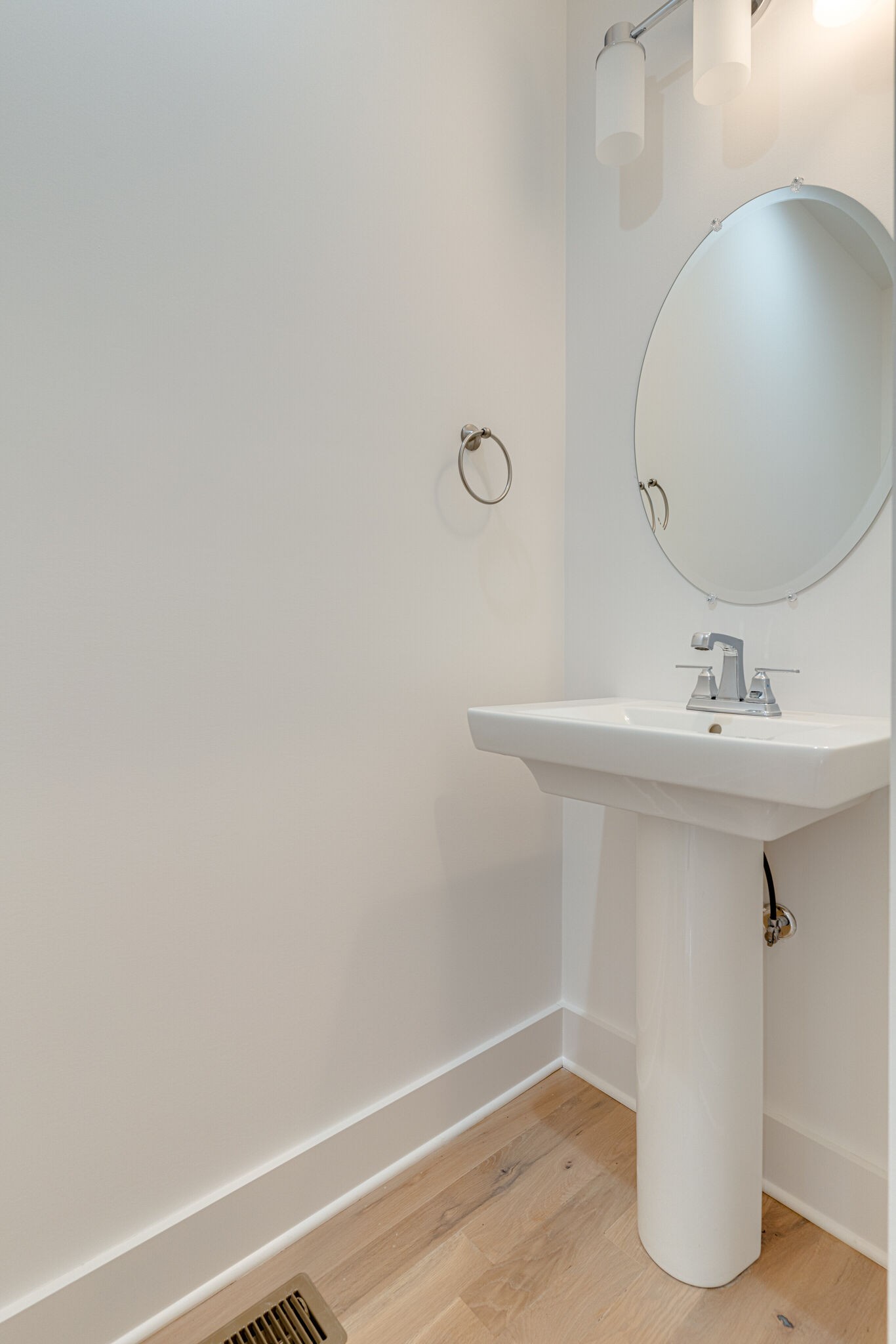 1205 Apache Lane Madison, TN 37115 - Photo 29 of 34 a bathroom with a sink and mirror