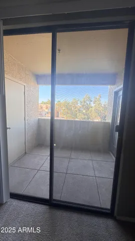 a view of livingroom with furniture