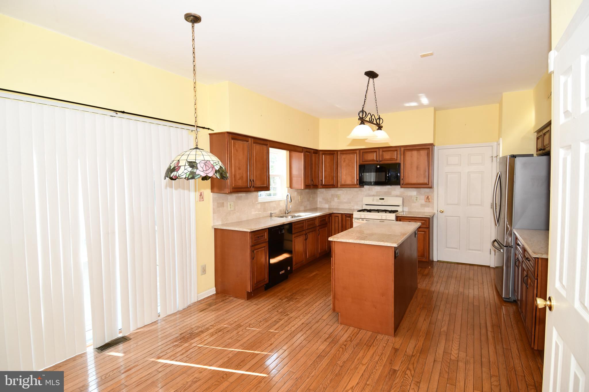 6 Almond Road Burlington, NJ 08016 - Photo 4 of 34 Gallery Image 4