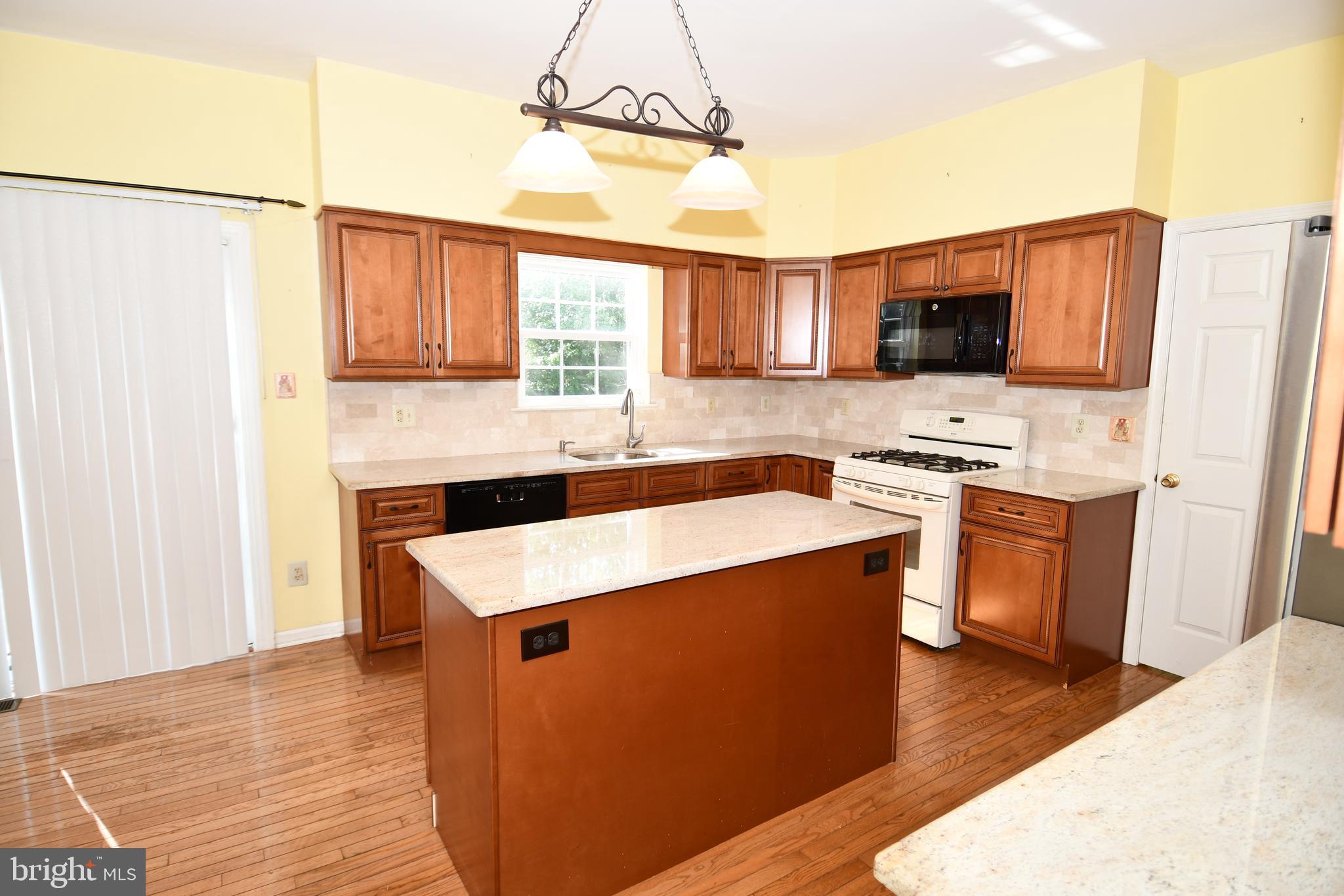 6 Almond Road Burlington, NJ 08016 - Photo 9 of 34 Gallery Image 9
