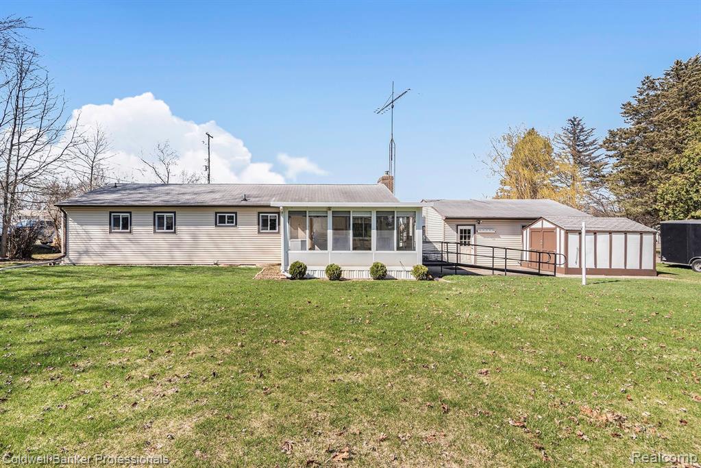 354 East River Road Flushing, MI 48433 - Photo 5 of 25