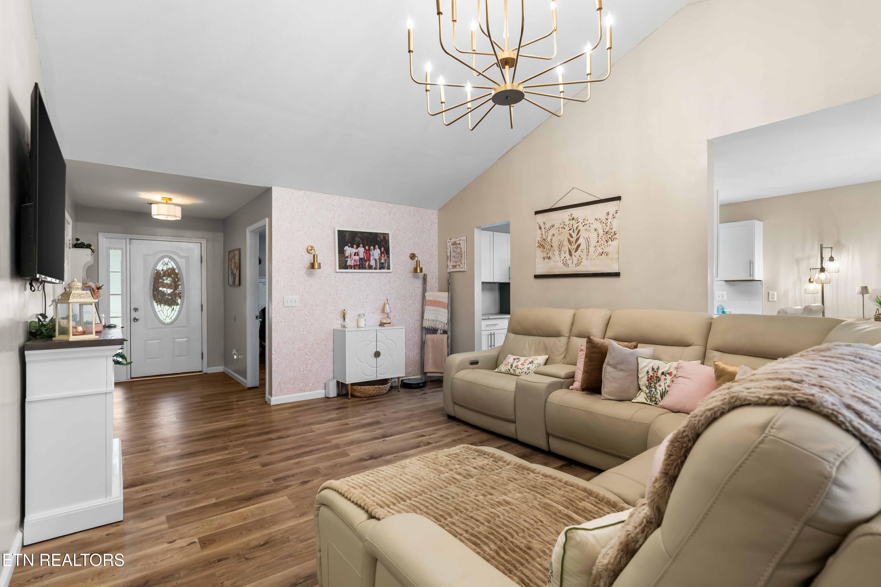 155 Ruth Street Corryton, TN 37721 - Photo 8 of 30 Living Room
