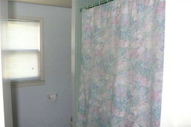 2438 Montvale Road Southwest Roanoke, VA 24015 - Photo 23 of 36 Full bath living level