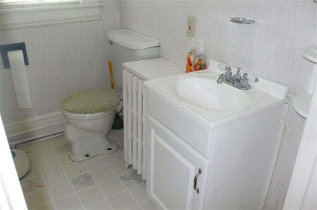 2438 Montvale Road Southwest Roanoke, VA 24015 - Photo 27 of 36 Full bath upstairs