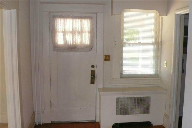 2438 Montvale Road Southwest Roanoke, VA 24015 - Photo 7 of 36 Entry