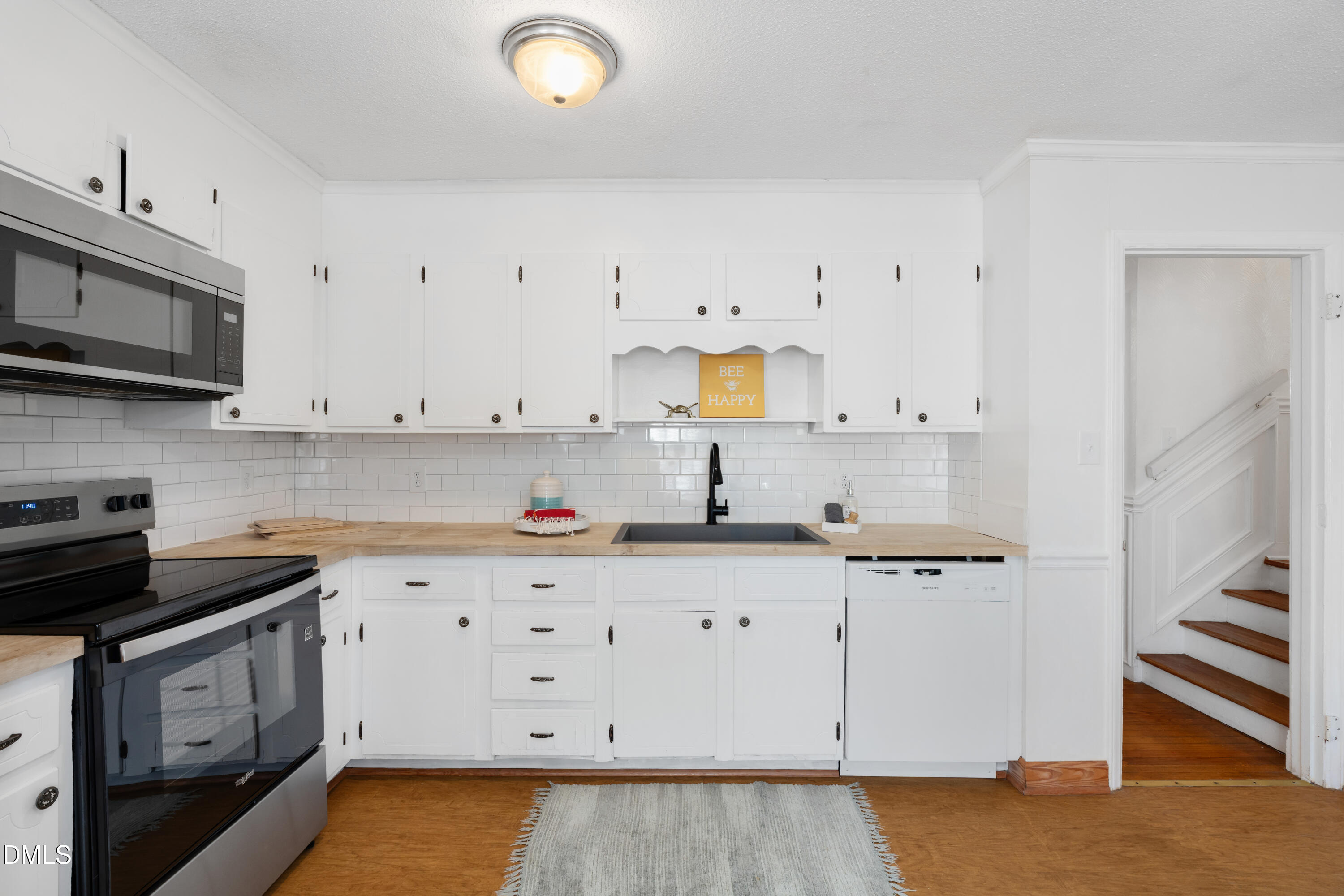 318 East Millbrook Road Raleigh, NC 27609 - Photo 16 of 45 318 E Millbrook-23