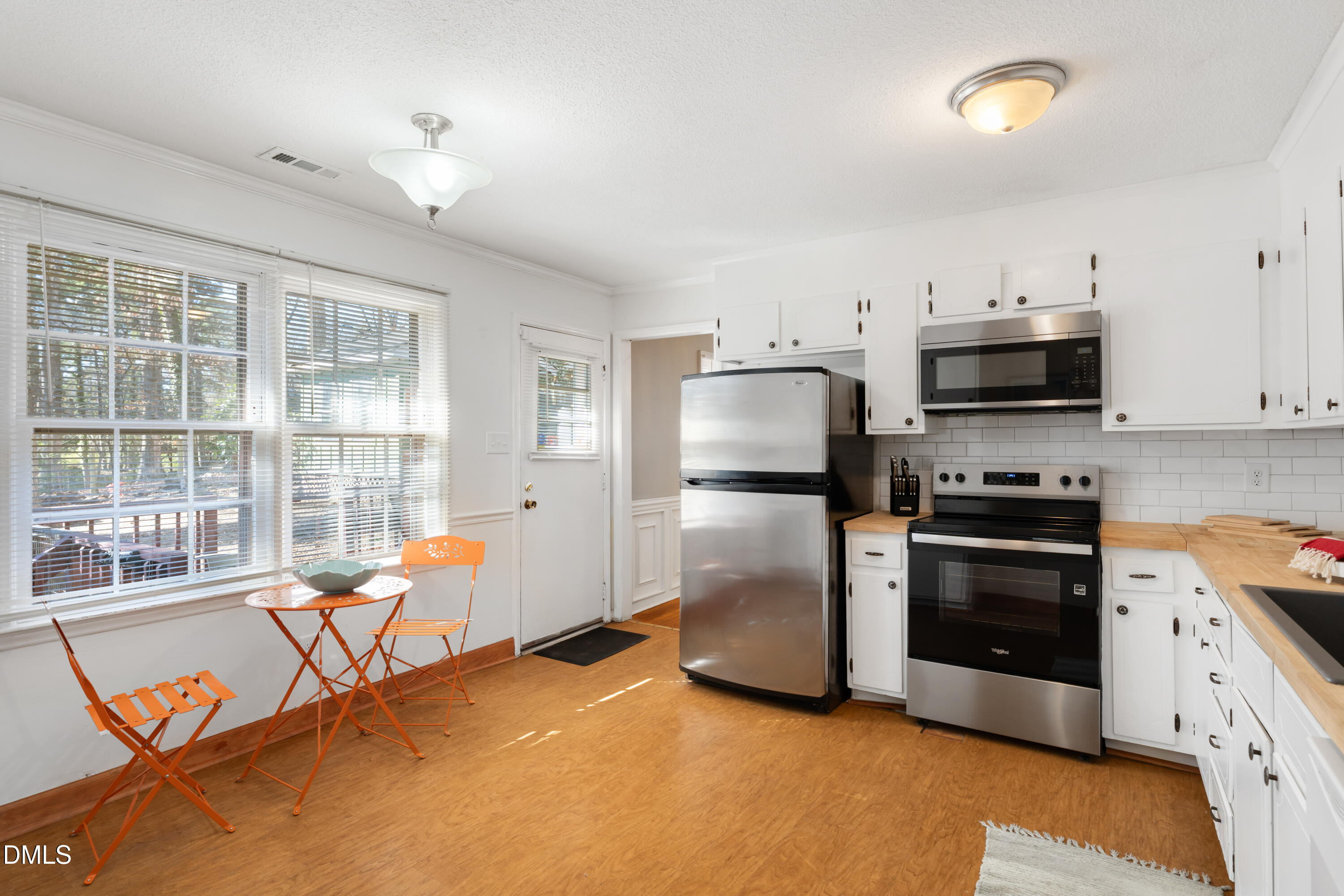 318 East Millbrook Road Raleigh, NC 27609 - Photo 19 of 45 318 E Millbrook-25