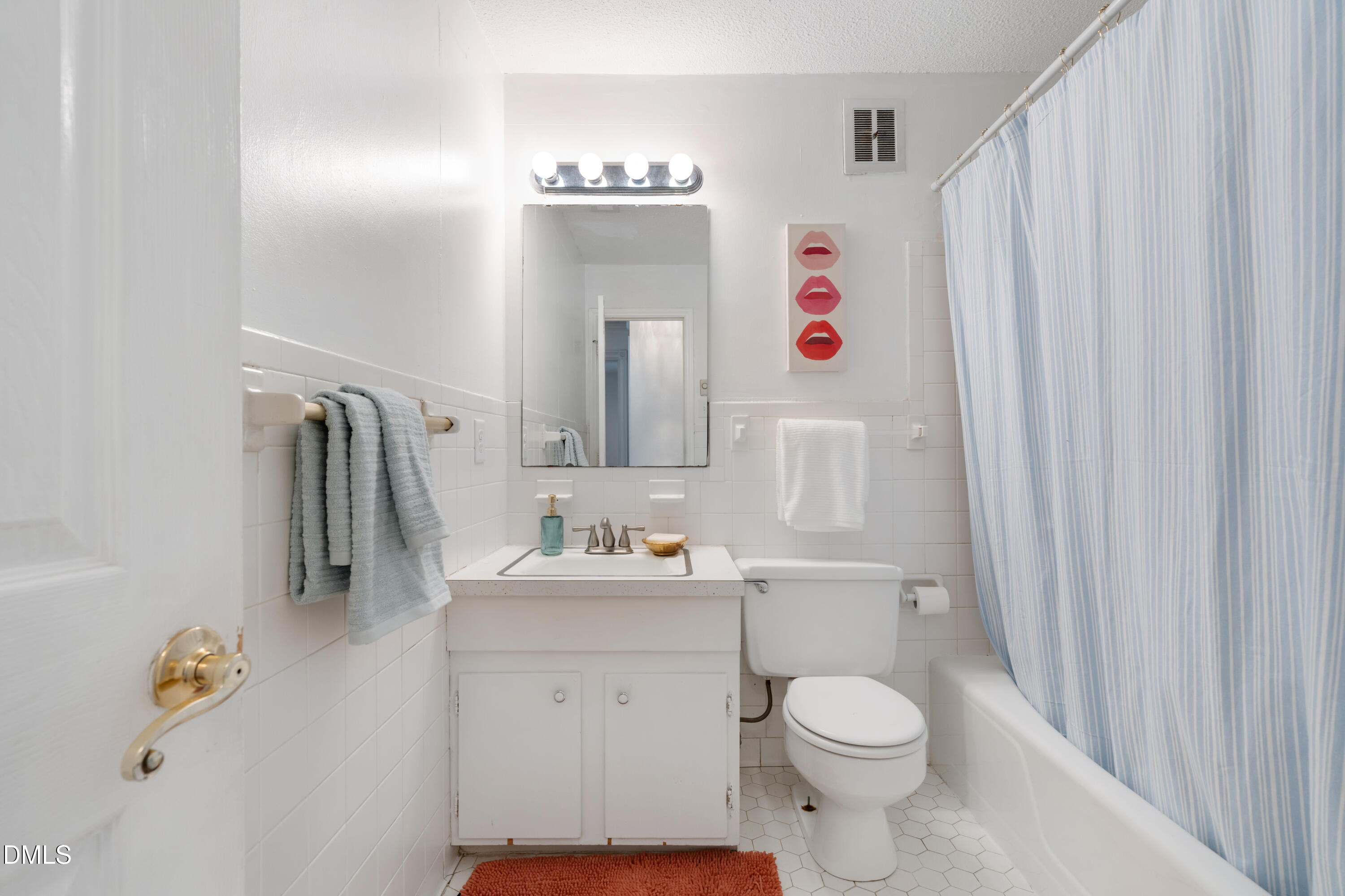 318 East Millbrook Road Raleigh, NC 27609 - Photo 25 of 45 318 E Millbrook-35