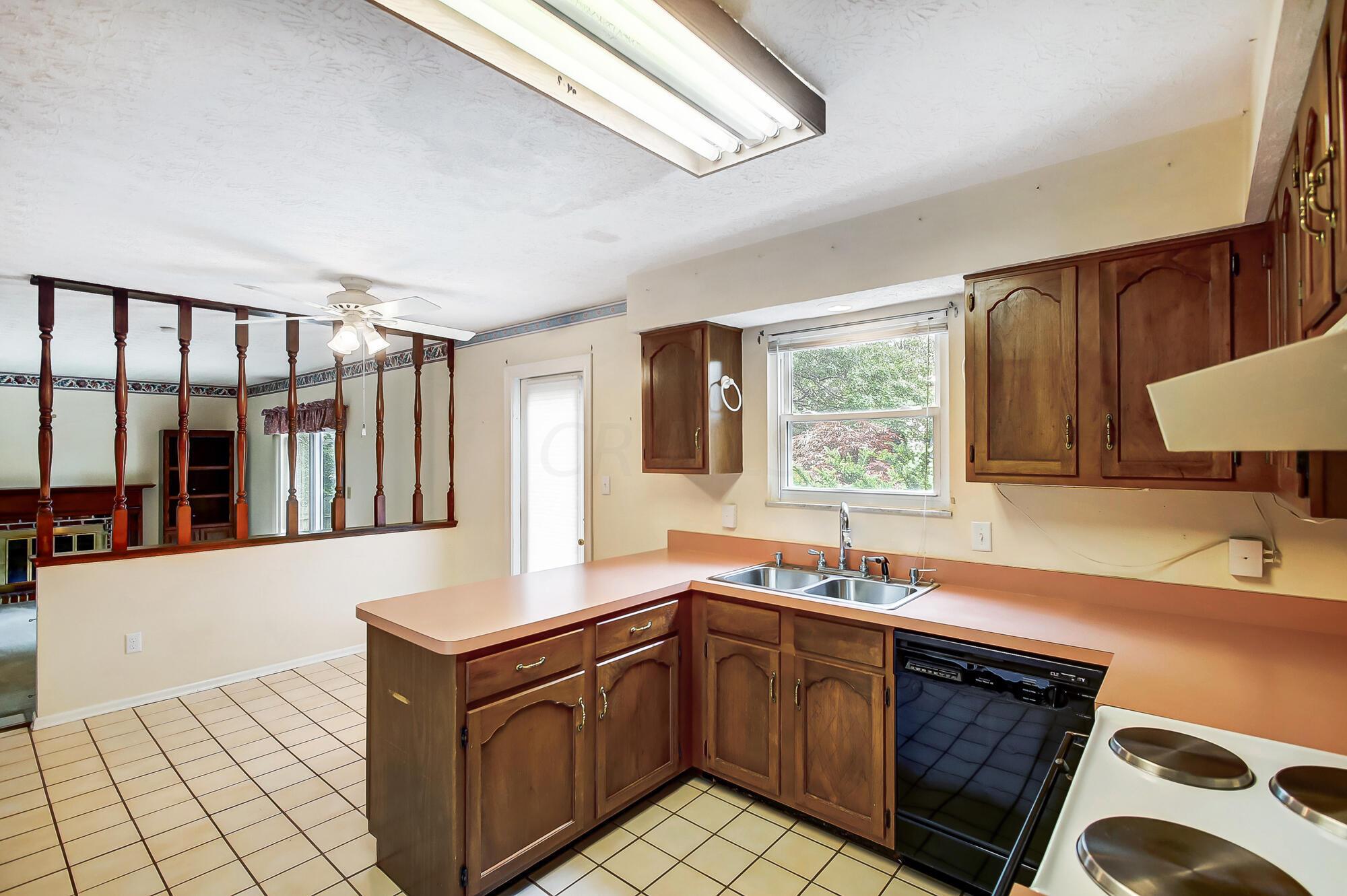 577 Rosehill Road Reynoldsburg, OH 43068 - Photo 18 of 51 018
