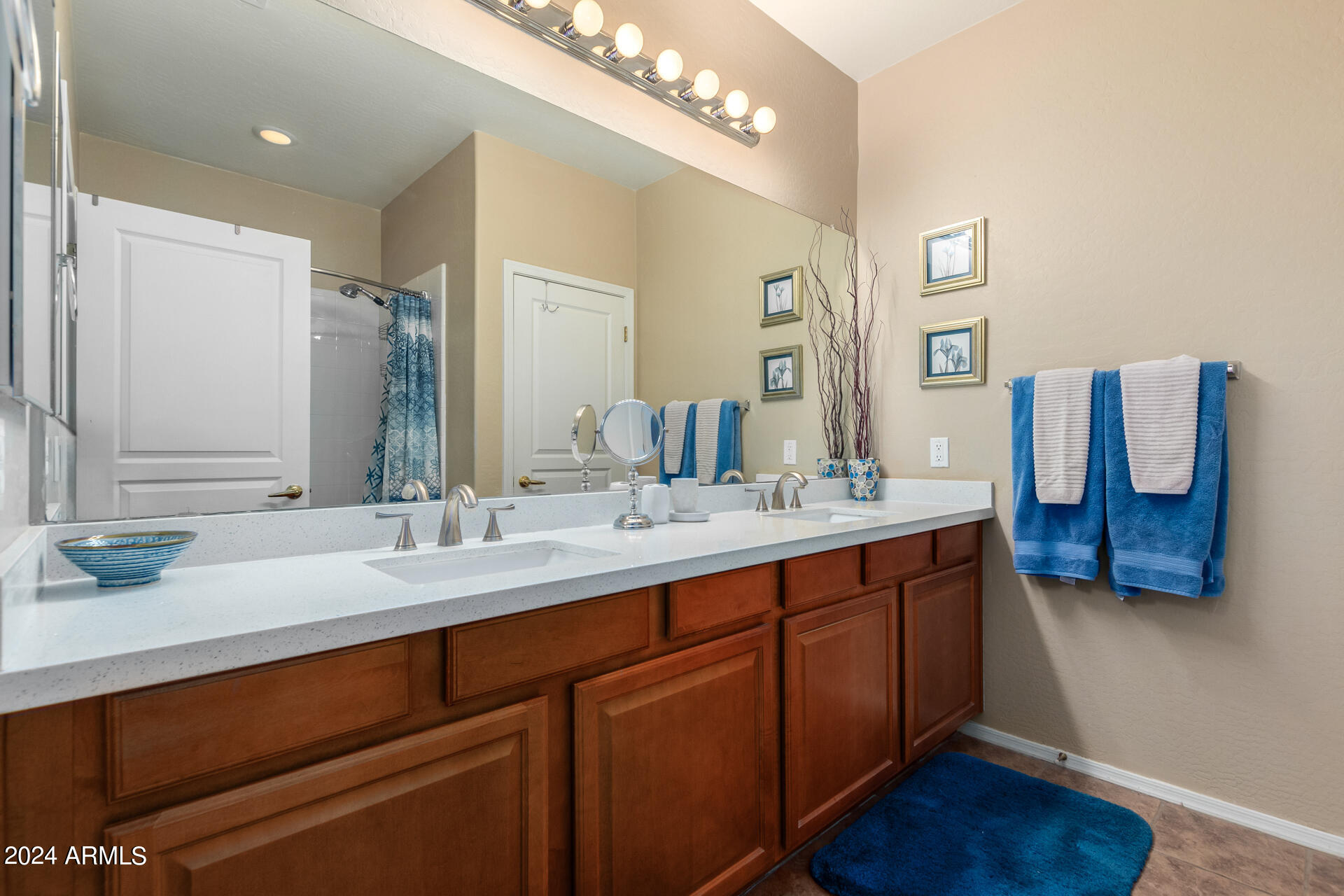 955 East Knox Road, Unit 244 Chandler, AZ 85225 - Photo 20 of 47 a bathroom with a double vanity sink and a mirror