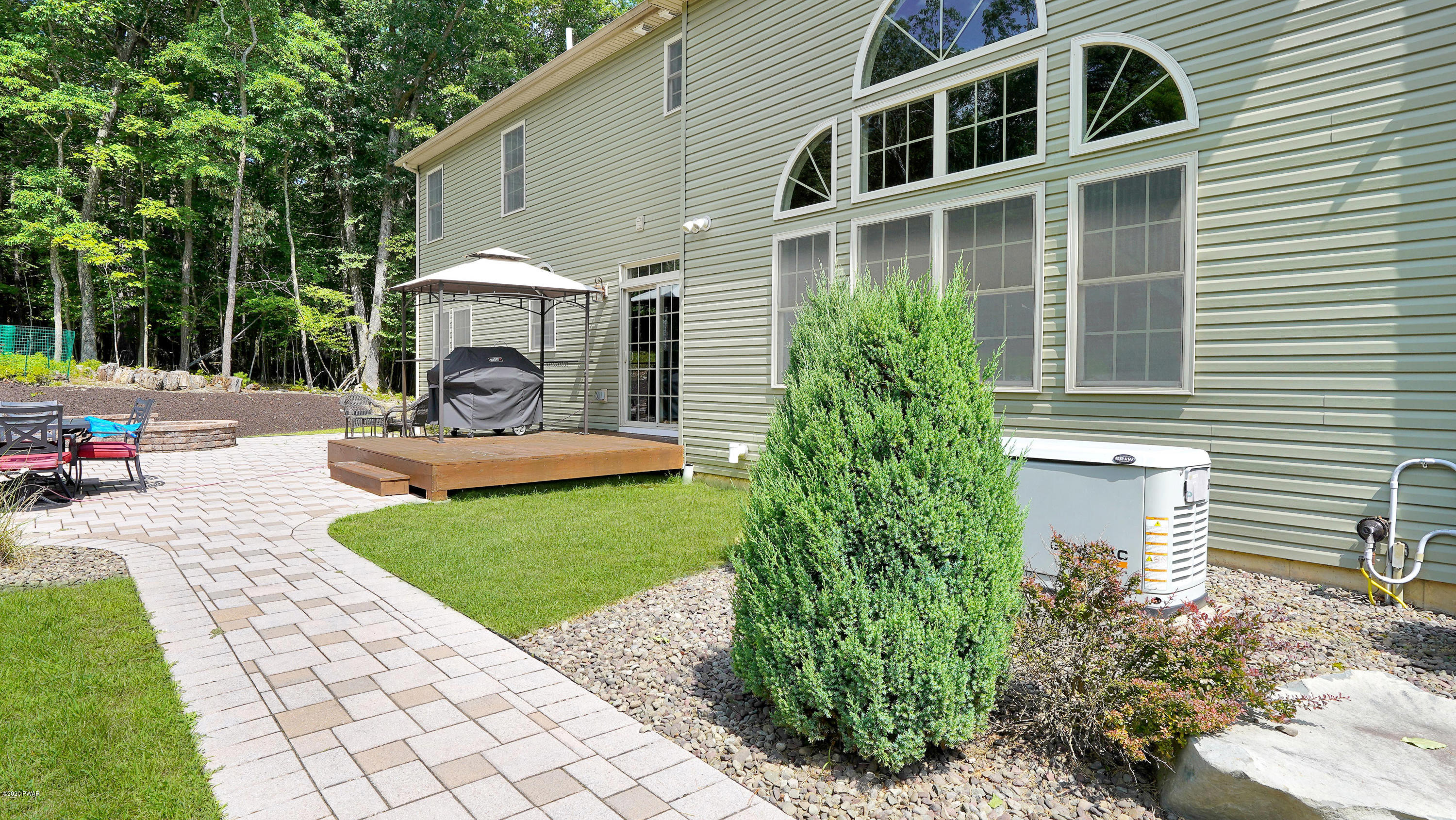 215 Kiesel Road Milford, PA 18337 - Photo 3 of 31 DSC08943