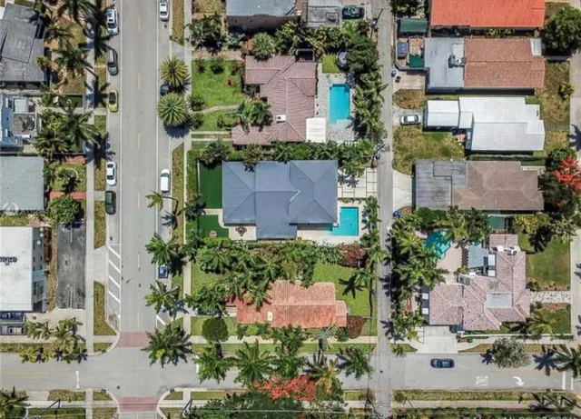 a view of a backyard with plants