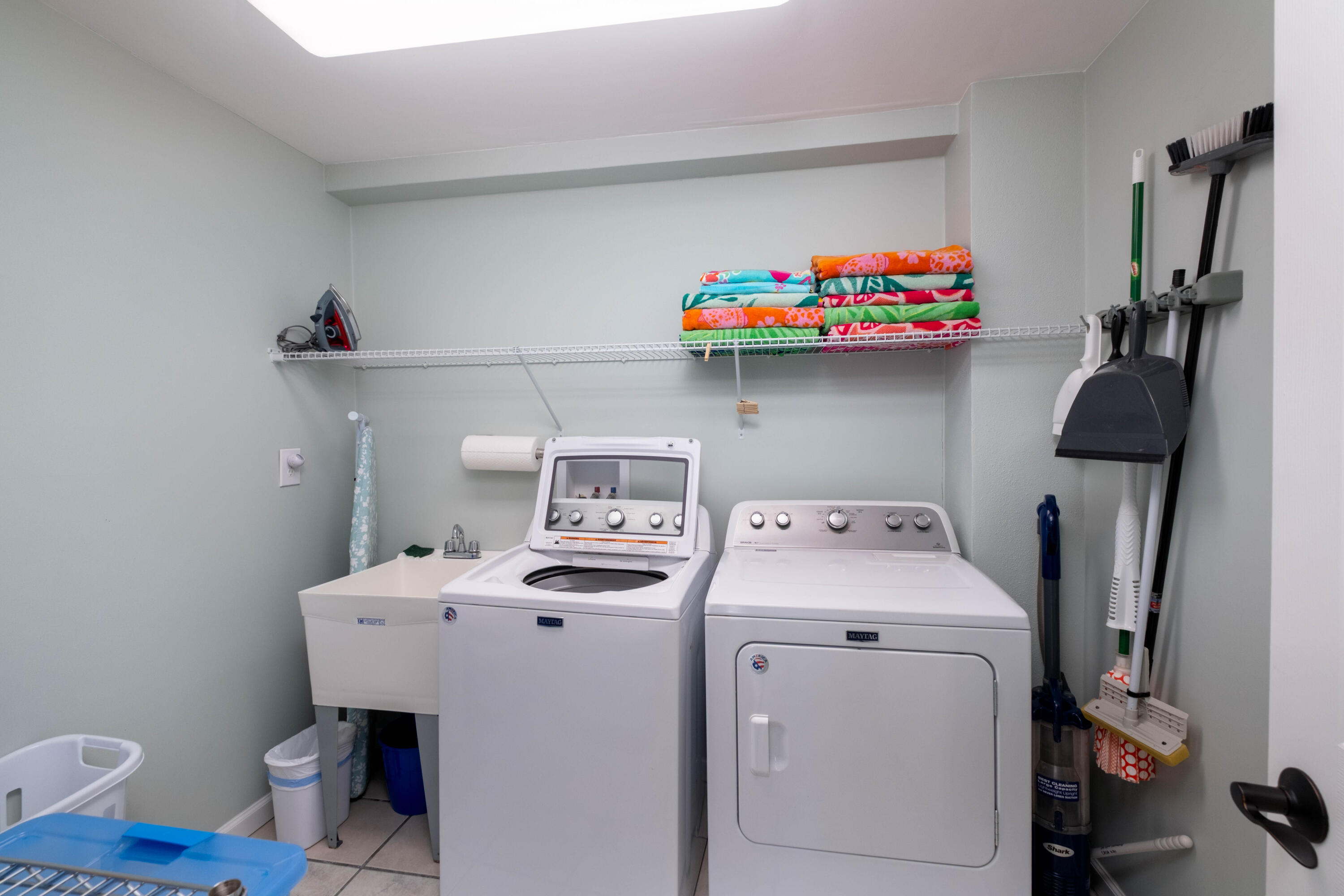 1202 Mockingbird Road Key Largo, FL 33037 - Photo 24 of 38 a utility room with dryer and washer