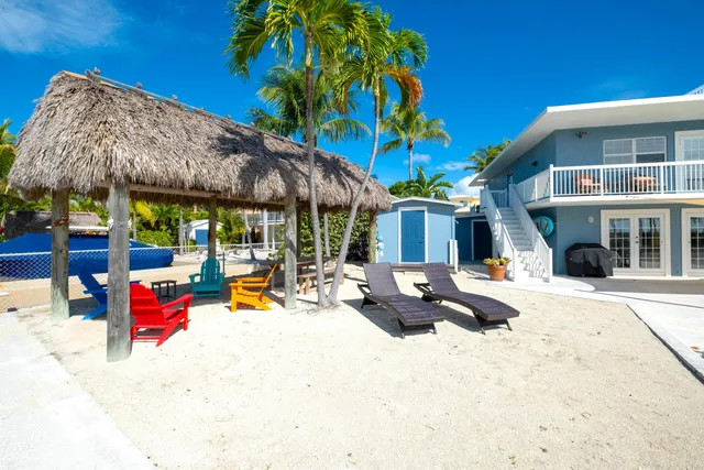 a view of a yard in front of a house