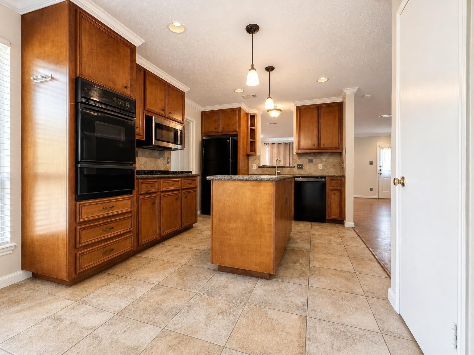 1747 Burning Tree Road Houston, TX 77339 - Photo 9 of 26 Gallery Image 9