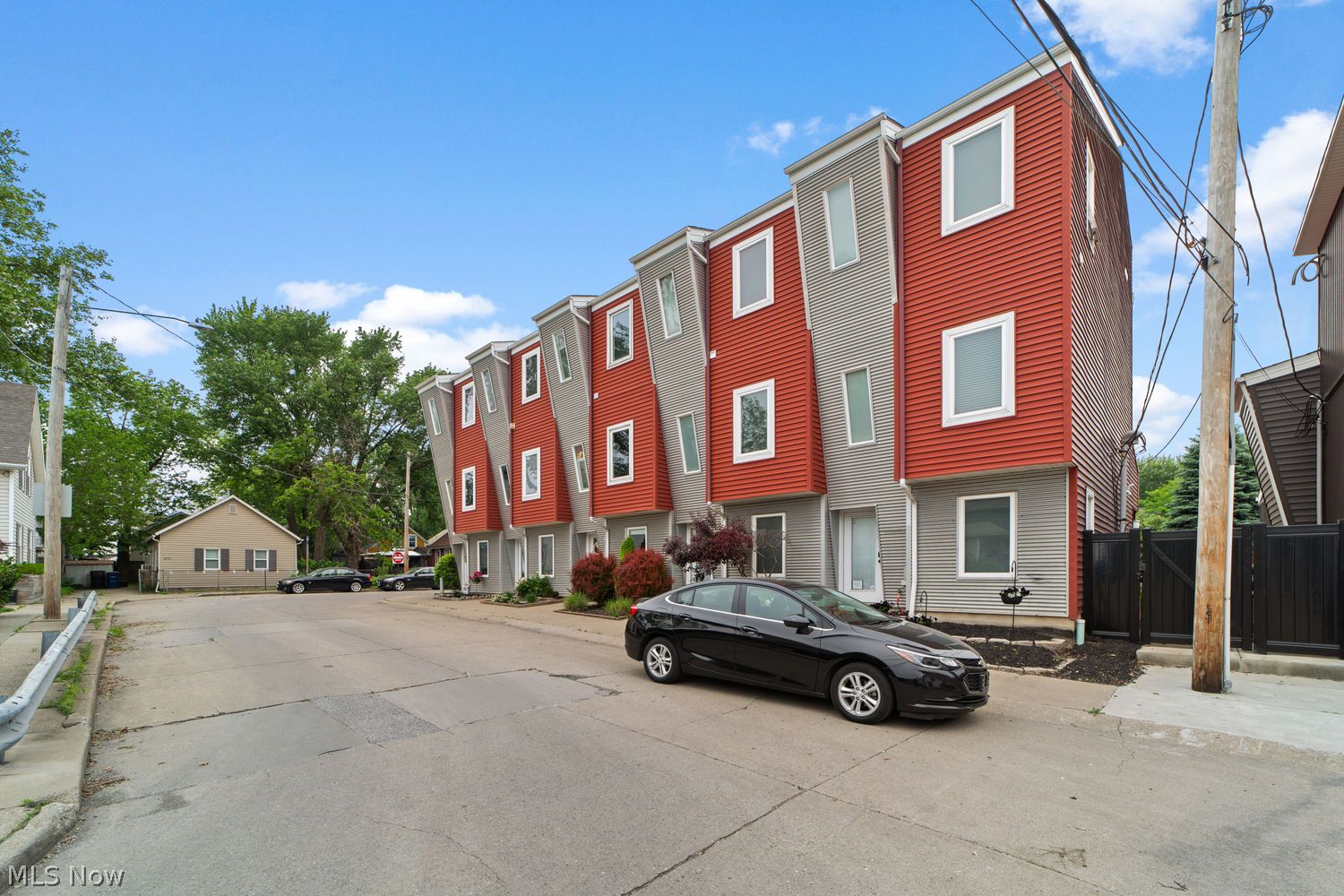 2575 West 9th Street Cleveland, OH 44113 - Photo 2 of 32