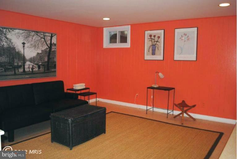 310 Stanmore Road Baltimore, MD 21212 - Photo 13 of 24 a living room with furniture
