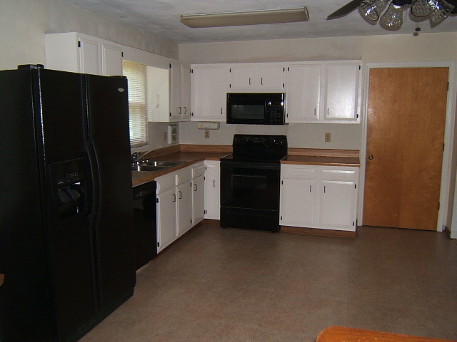 3963 Pitzer Road Roanoke, VA 24014 - Photo 14 of 21 Kitchen