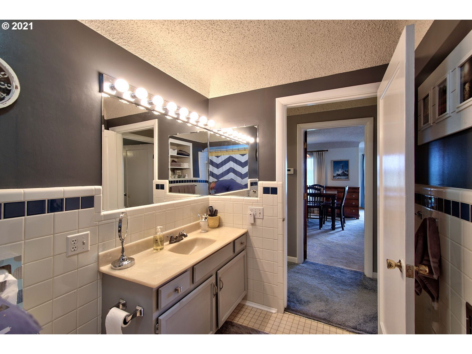 21451 River Road Northeast St. Paul, OR 97137 - Photo 19 of 32 a bathroom with a sink a mirror and a bathtub