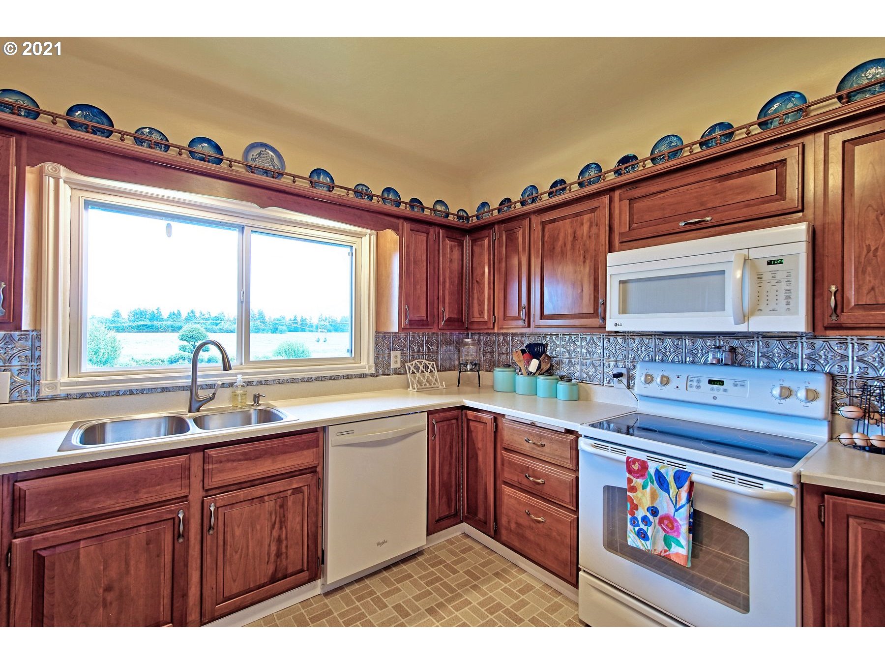 21451 River Road Northeast St. Paul, OR 97137 - Photo 10 of 32 a kitchen with sink and cabinets