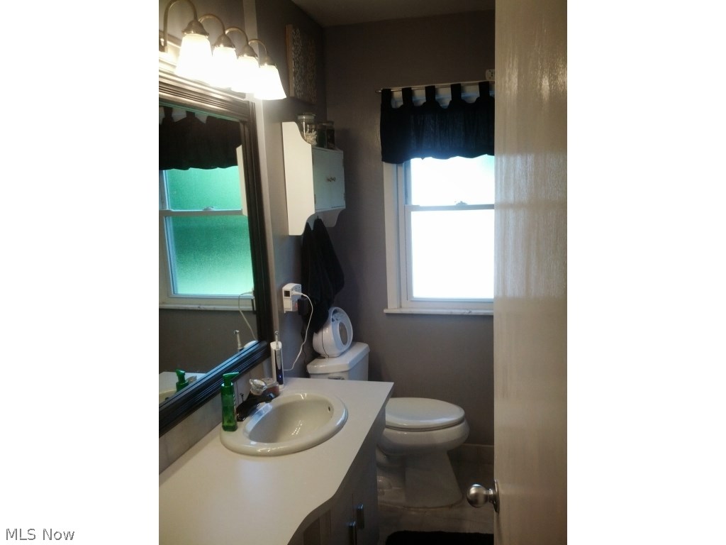 1347 Beaconfield Road Lyndhurst, OH 44124 - Photo 2 of 4