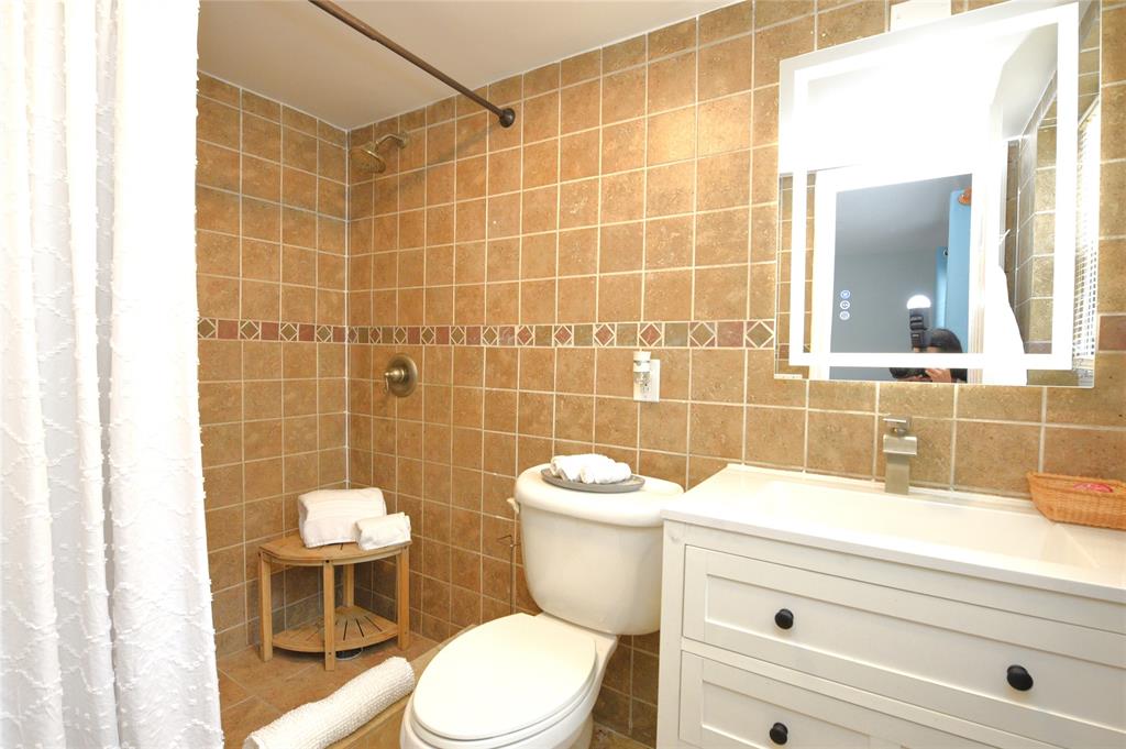 1010 Southeast 15th Street, Unit 112 Fort Lauderdale, FL 33316 - Photo 13 of 21 a bathroom with a toilet a sink and mirror