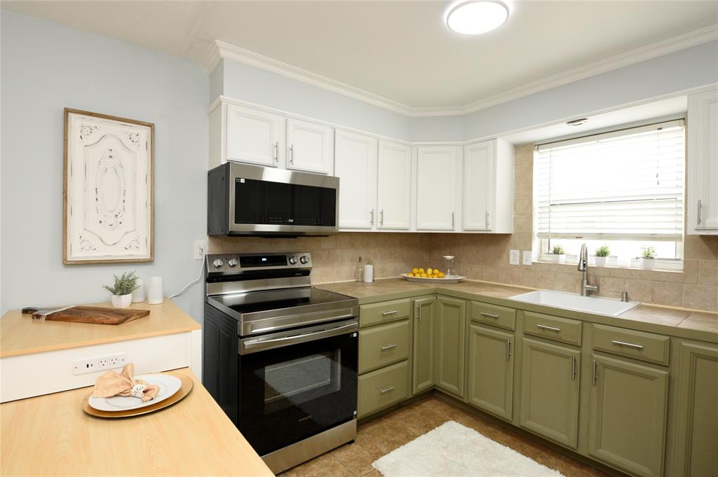 1010 Southeast 15th Street, Unit 112 Fort Lauderdale, FL 33316 - Photo 5 of 21 a kitchen with a sink stove and microwave