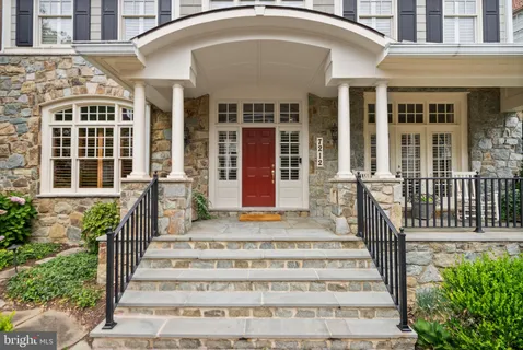 $2,400,000 | 7212 Farm Meadow Court, McLean, VA 22101