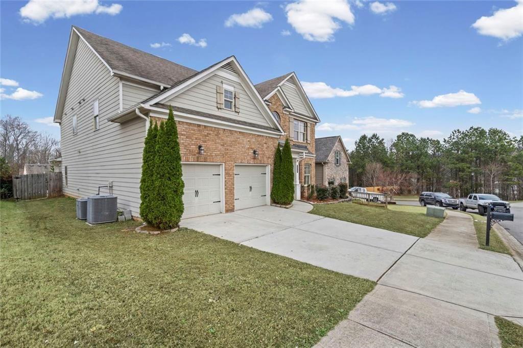 3915 Estates Path Cumming, GA 30040 - Photo 4 of 50 a view of a house with backyard and sitting area