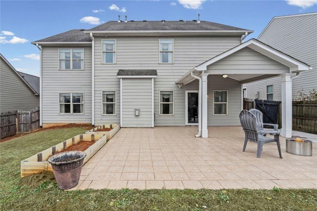 3915 Estates Path Cumming, GA 30040 - Photo 47 of 50 a front view of house with yard