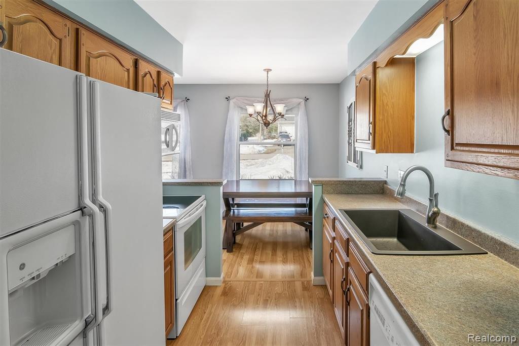 3677 Dearborn Avenue Rochester Hills, MI 48309 - Photo 13 of 28