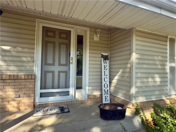 $215,000 | 124 Hillcrest Drive, Nevada, MO 64772