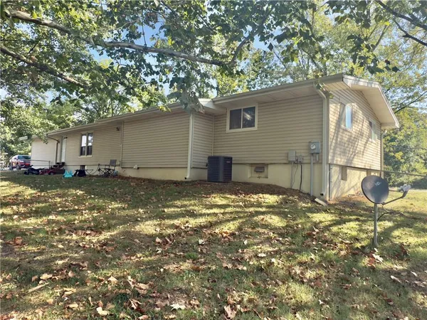 $215,000 | 124 Hillcrest Drive, Nevada, MO 64772