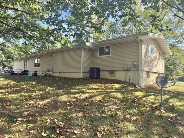 $222,500 | 124 Hillcrest Drive, Nevada, MO 64772