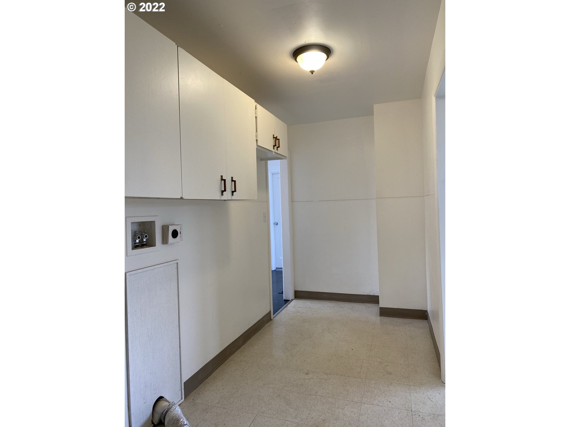 15725 Southeast Stark Street Portland, OR 97233 - Photo 20 of 28