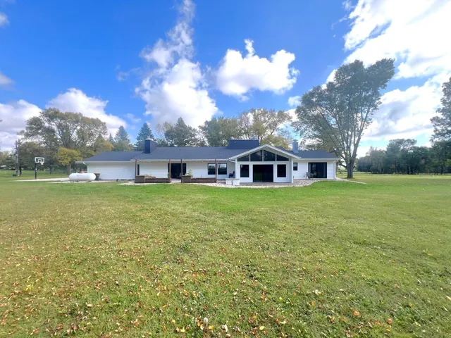 $897,000 | 3120 15th Street Southwest, Willmar, MN 56201