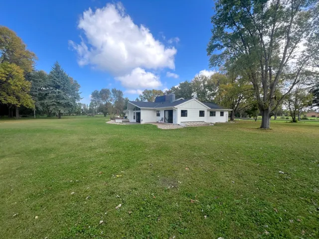 $897,000 | 3120 15th Street Southwest, Willmar, MN 56201