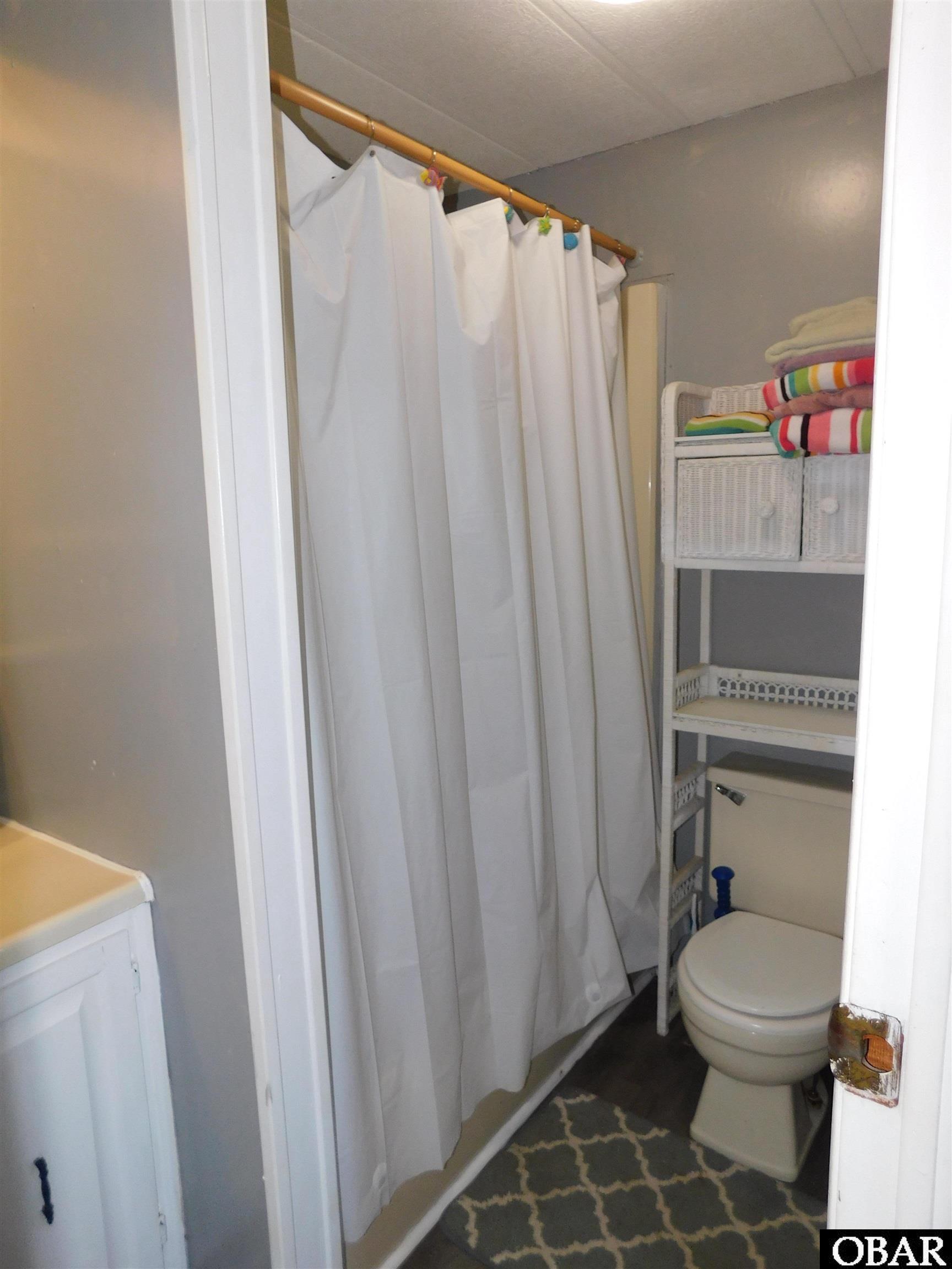 123 Bayview Drive Stumpy Point, NC 27978 - Photo 26 of 46 Full Bathroom