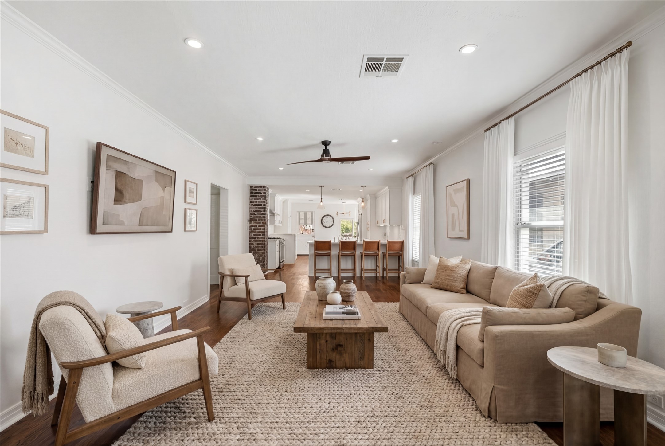 616 Teetshorn Street Houston, TX 77009 - Photo 3 of 50 *Virtually Staged*