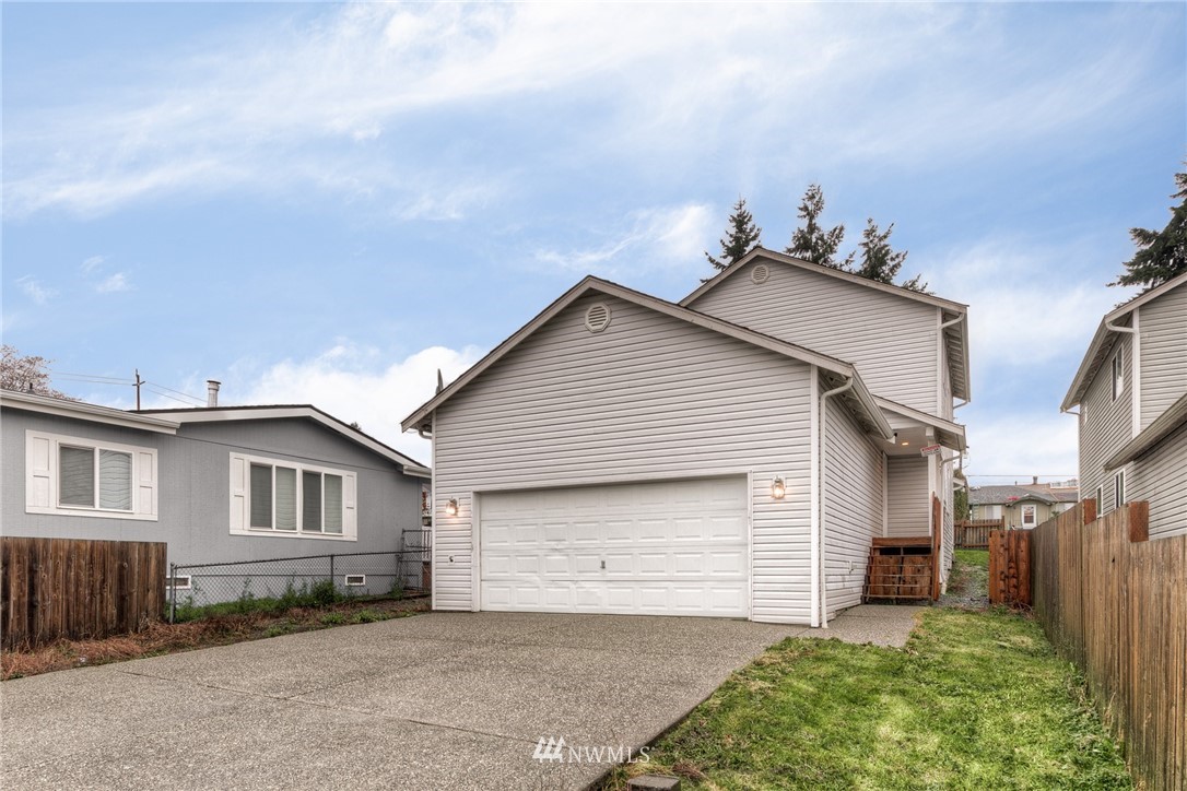 1124 Maple Street Everett, WA 98201 - Photo 2 of 17 Gallery Image 2