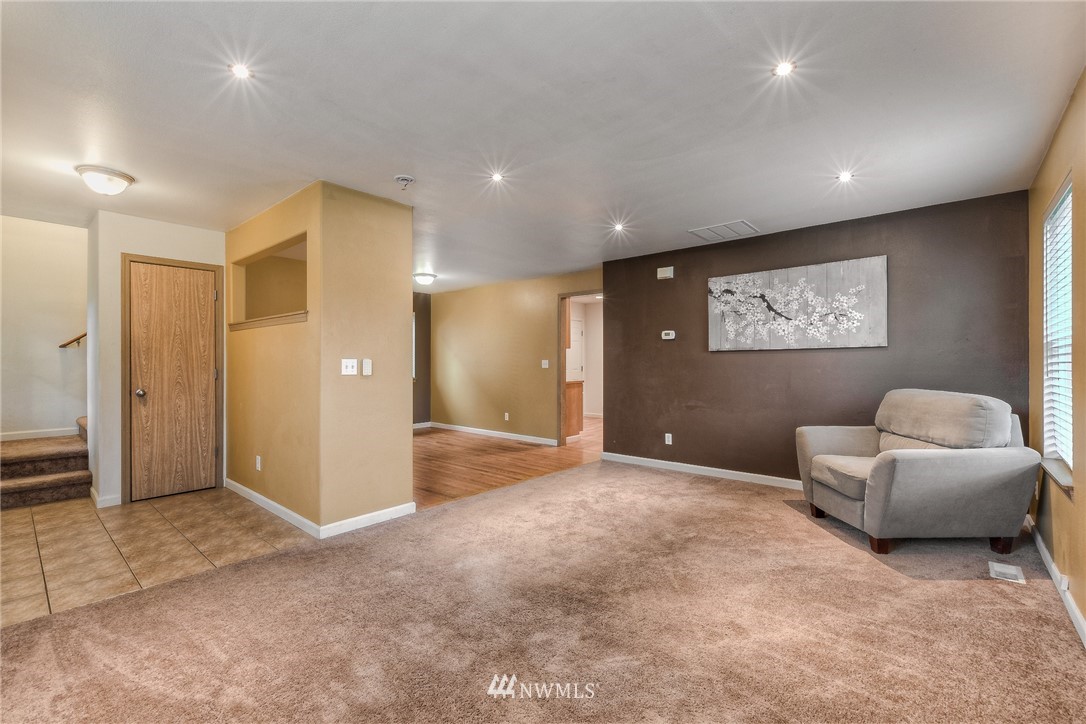1124 Maple Street Everett, WA 98201 - Photo 4 of 17 Gallery Image 4