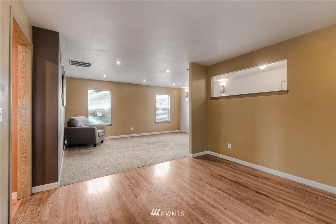 1124 Maple Street Everett, WA 98201 - Photo 5 of 17 Gallery Image 5