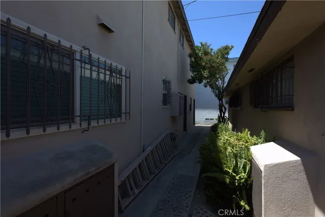 $1,150,000 | 1921 East Washington Street, Long Beach, CA 90805