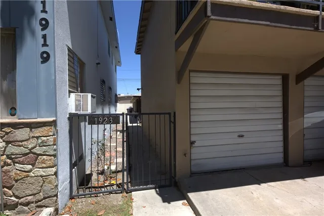 $1,150,000 | 1921 East Washington Street, Long Beach, CA 90805