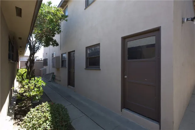 $1,150,000 | 1921 East Washington Street, Long Beach, CA 90805