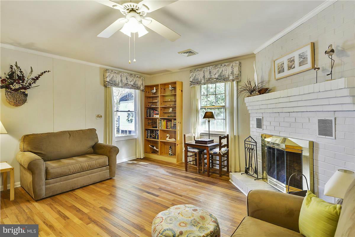 224 Queen Anne Road Stevensville, MD 21666 - Photo 4 of 30 Living Room